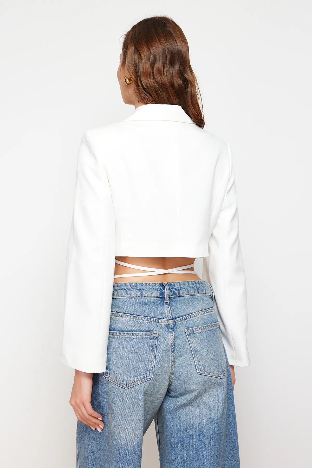 Trendyol Collection  Ecrufarbener, kurz gefütterter, zweireihiger, gewebter Blazer TWOAW23BC00076