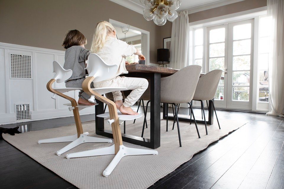 Stokke Hochstuhl Nomi® Hochstuhl, der zu aktivem Sitzen inspiriert, Geeignet für Babys bis Erwachsene bis zu 150 kg