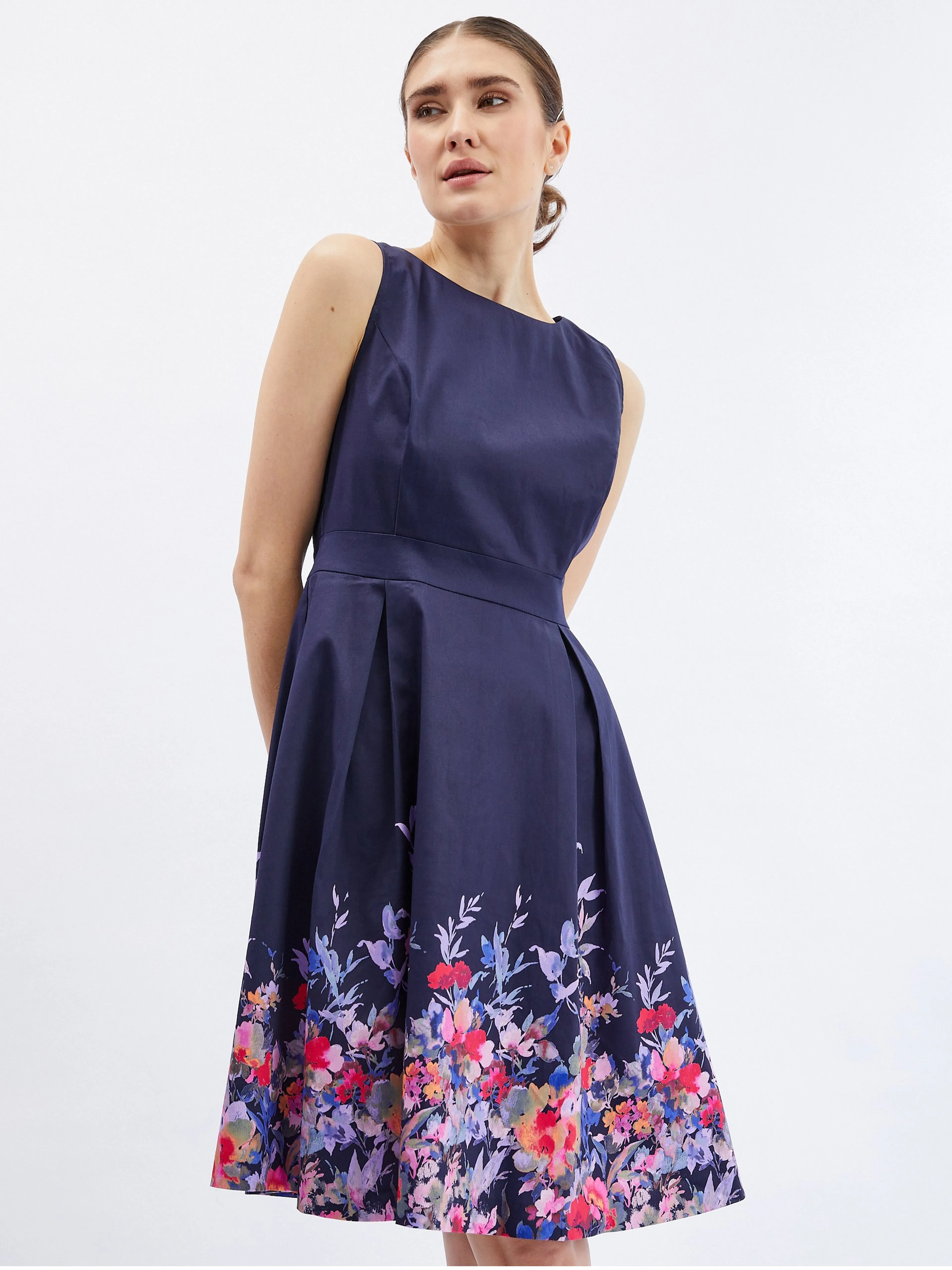 Dunkelblaues geblümtes Damenkleid ORSAY