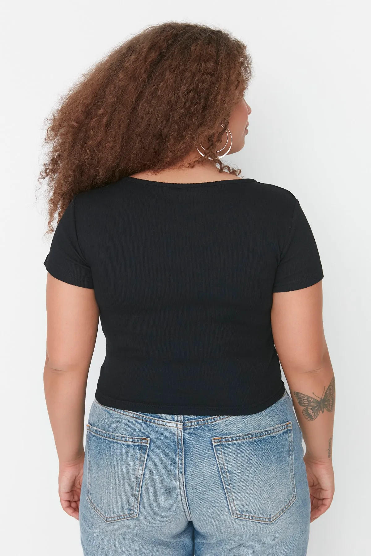 Trendyol Curve  Schwarze Fitiili-Strickbluse mit Ausschnitten und detailliertem Schnitt TBBSS22AF00020