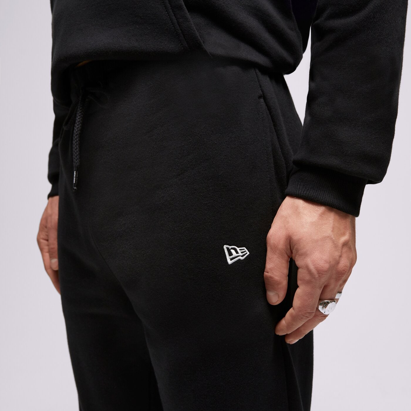 NEW ERA HOSE NE ESSENTLS JOGGER NONE Schwarz