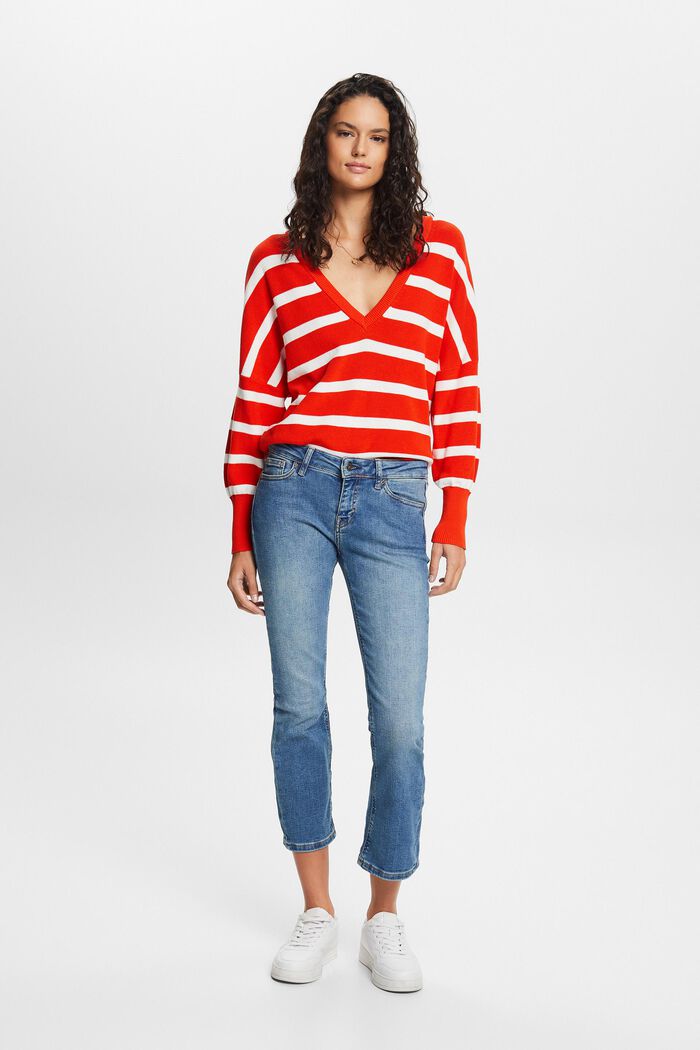 Tiefsitzende Jeans mit ausgestelltem Cropped-Bein