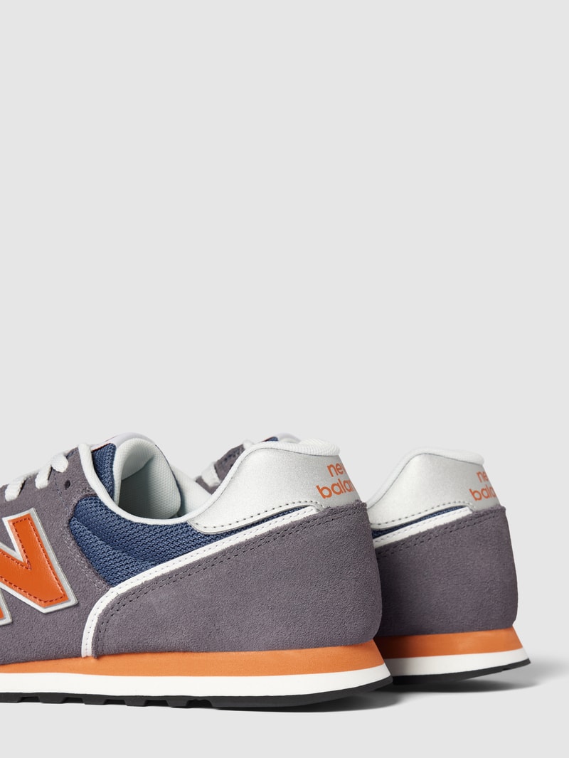 Sneaker aus Leder-Mix in purple