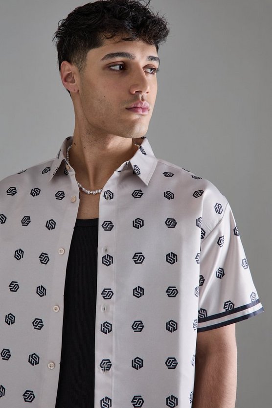 Oversize Satin-Hemd mit kurzen Ärmeln