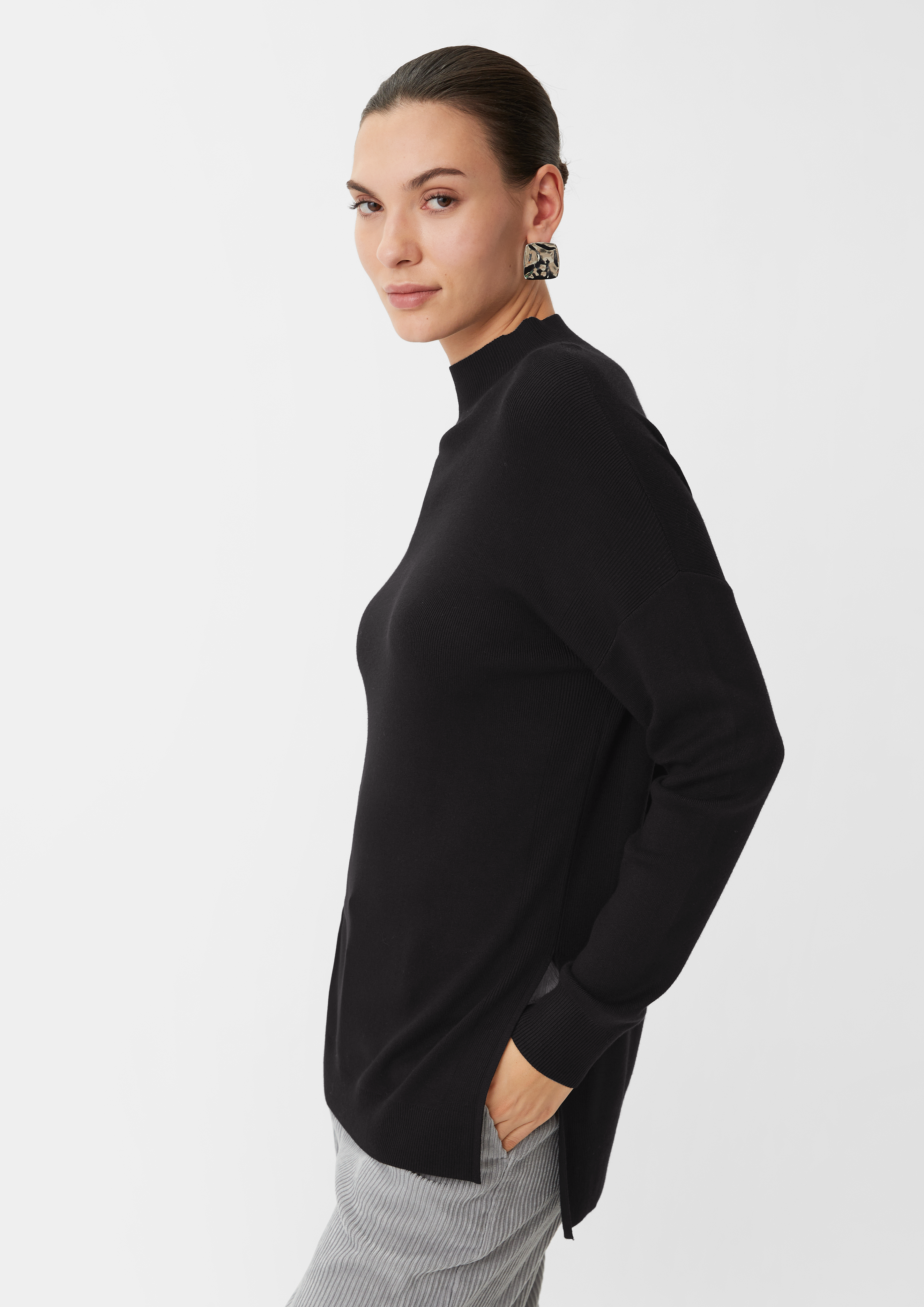 Langer Strickpullover mit Turtleneck - schwarz