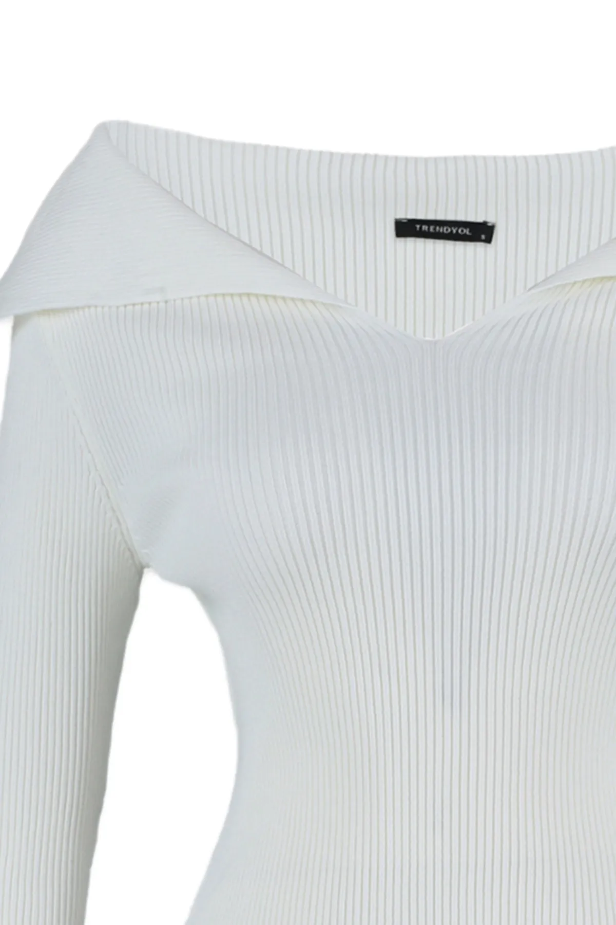 Trendyol Collection  Ecrufarbener Strickpullover mit Kragendetail TWOAW22KZ0993