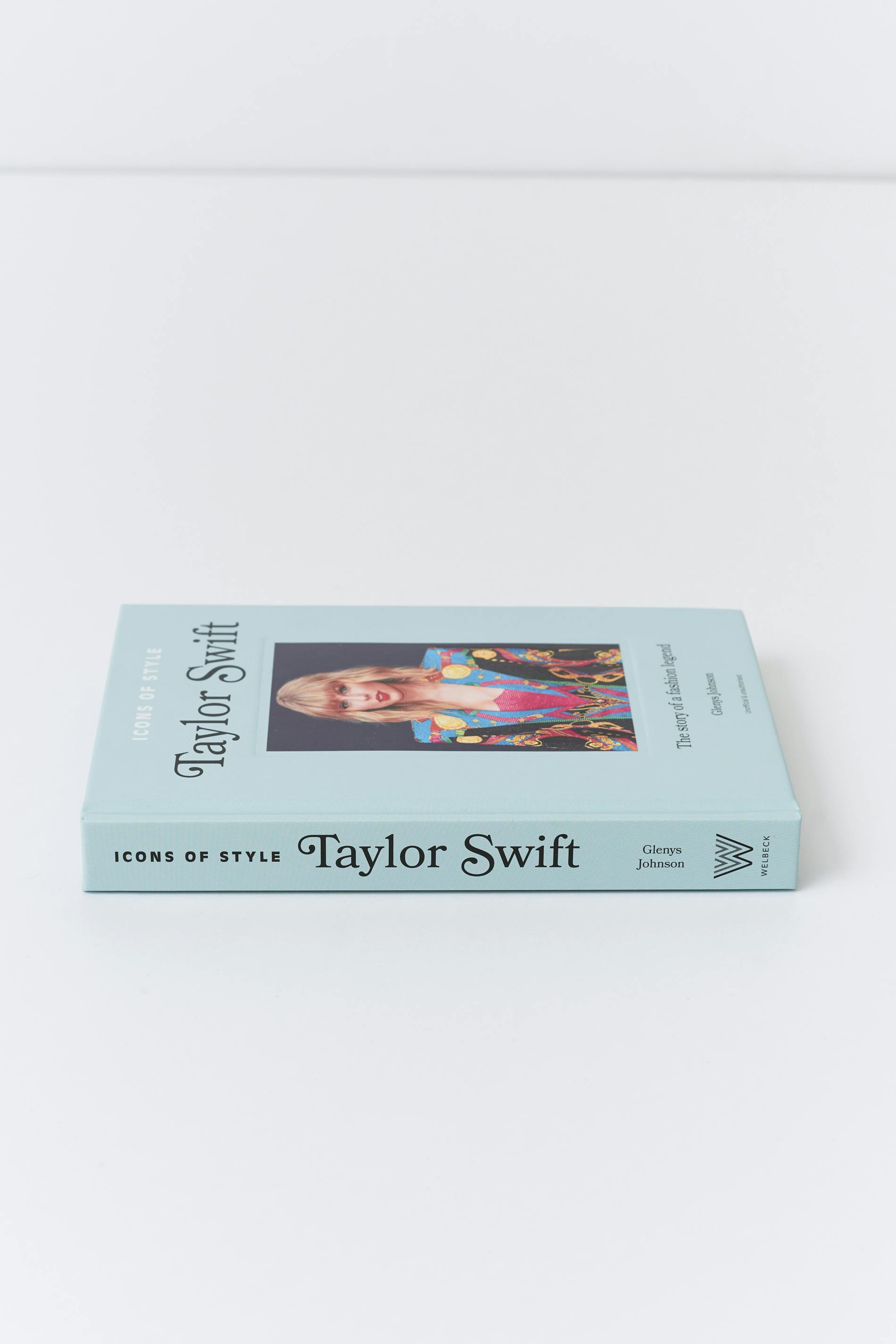 Icons of style: taylor swift