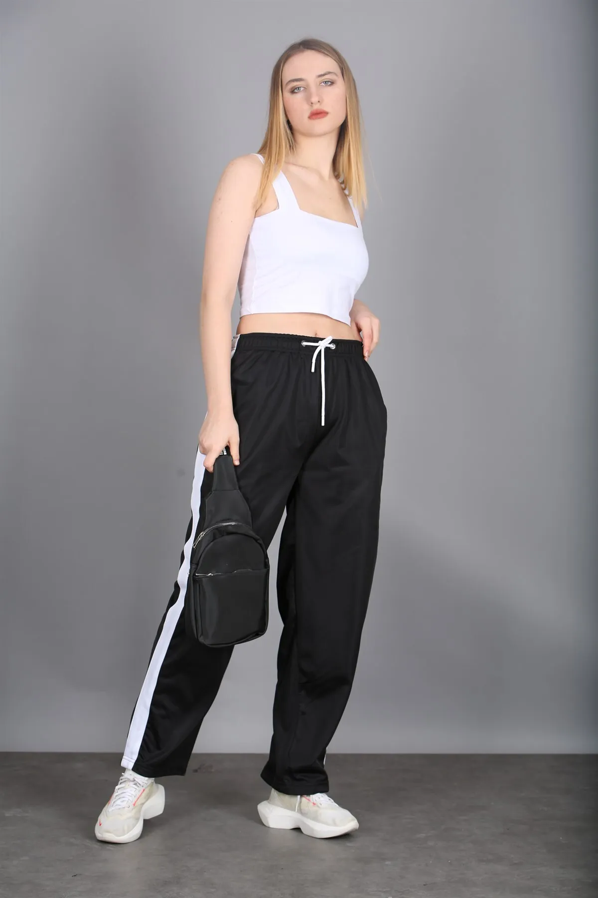 Madmext  Mad Girls – Schwarzer, locker geschnittener Trainingsanzug MG1294