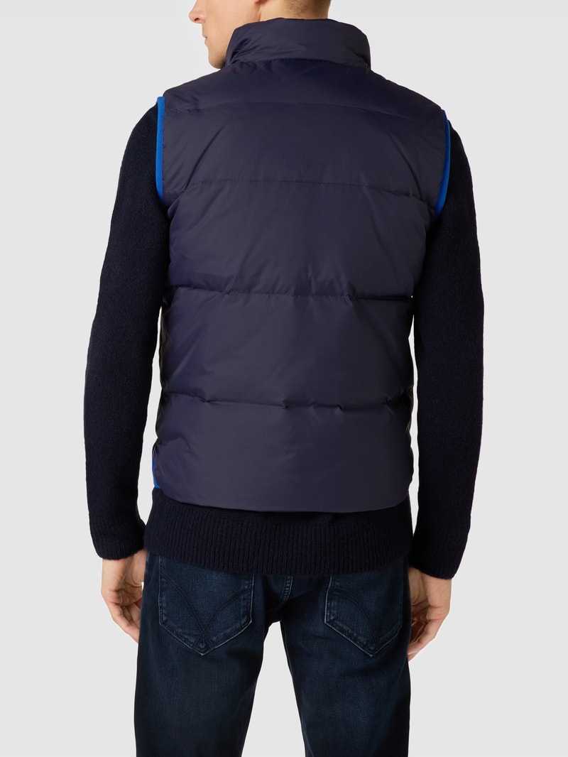 Daunenweste mit Label-Stitching in marineblau