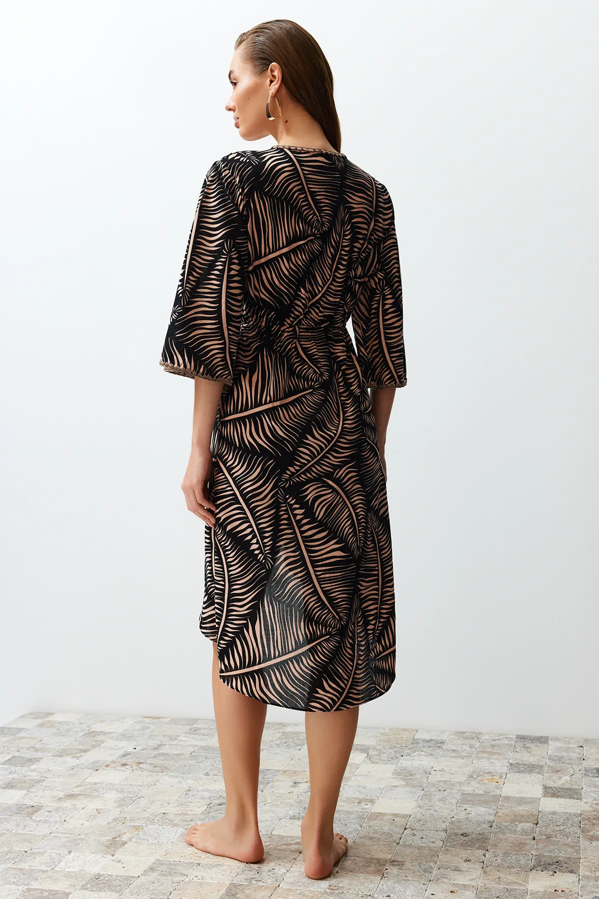 Trendyol Collection  Ethnisch gemustertes Midi-Strandkleid mit gewebtem Volant TBESS24EL00059