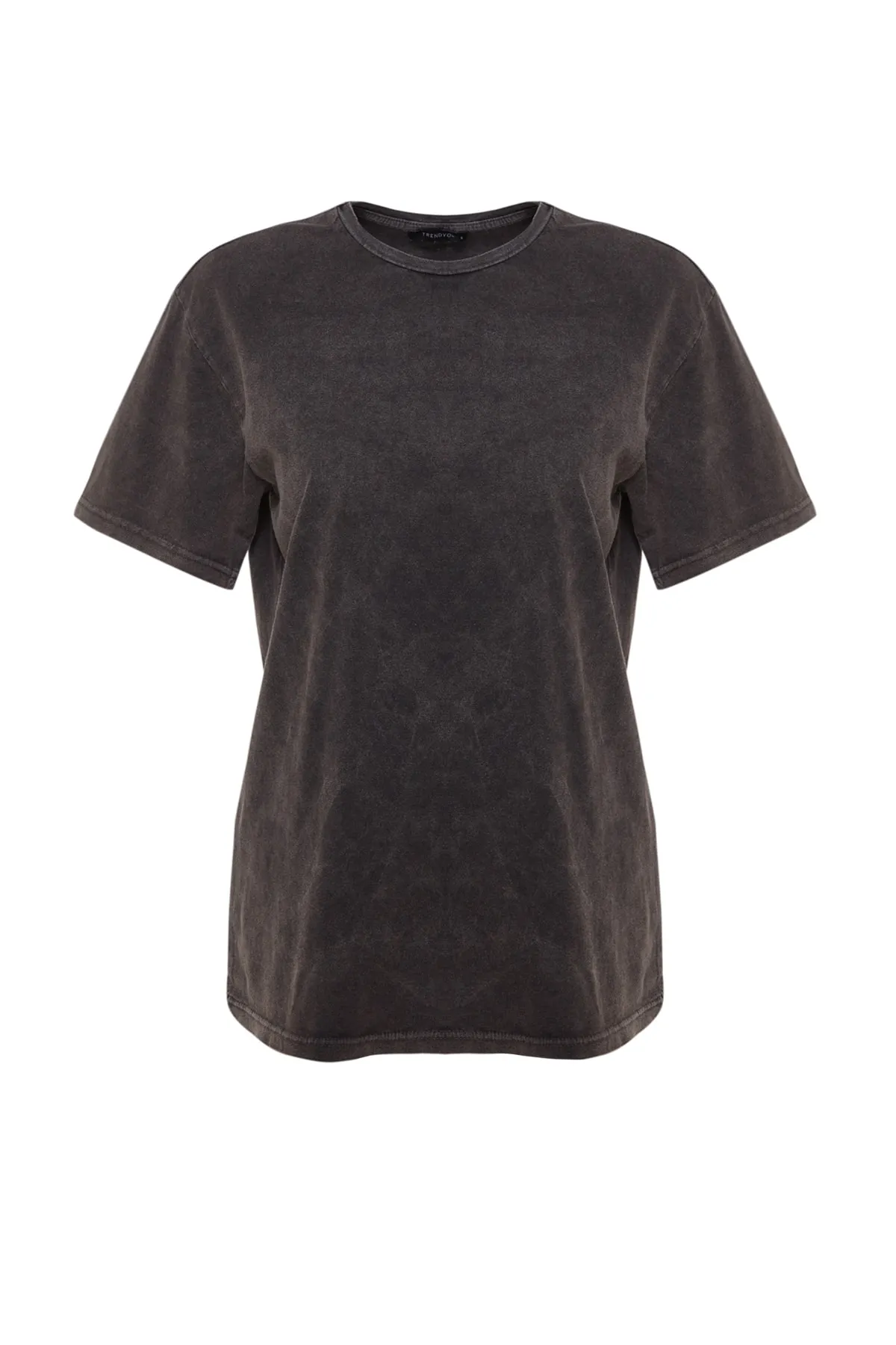 Trendyol Collection  Anthrazitfarbenes Boyfriend-Strick-T-Shirt mit Rundhalsausschnitt aus 100 % Baumwolle mit verblasstem Effekt TWOSS23TS00112
