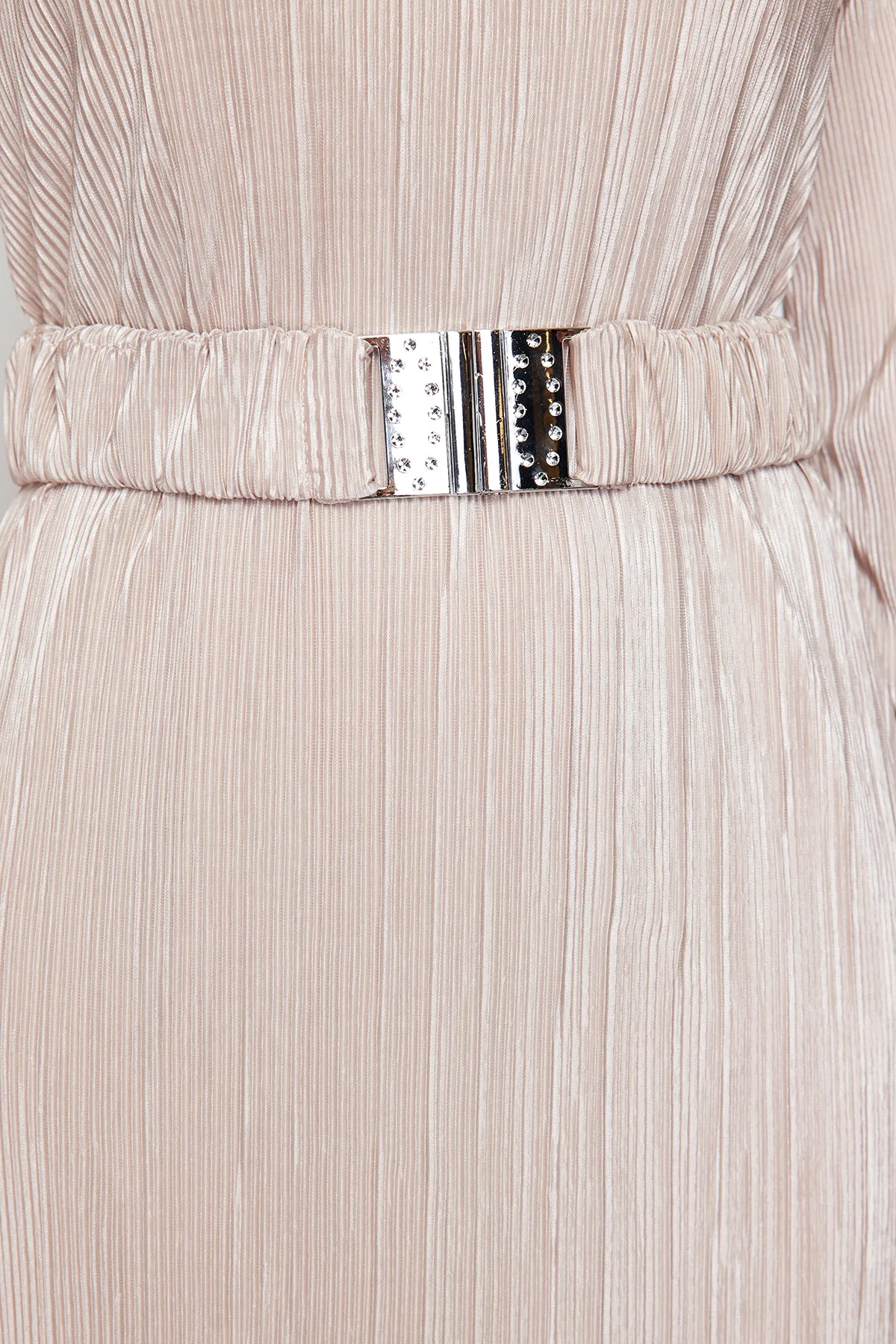 Trendyol Modest  Goldfarbenes, detailliertes Strickkleid mit Faltengürtel TCTSS24EB00154