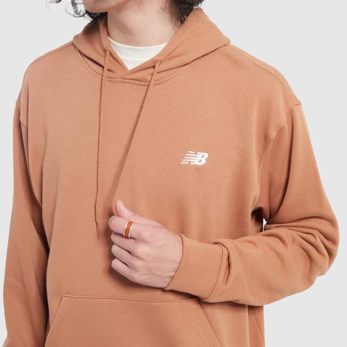 New Balance – Brun huvtröja med liten logotyp i french terry-modell