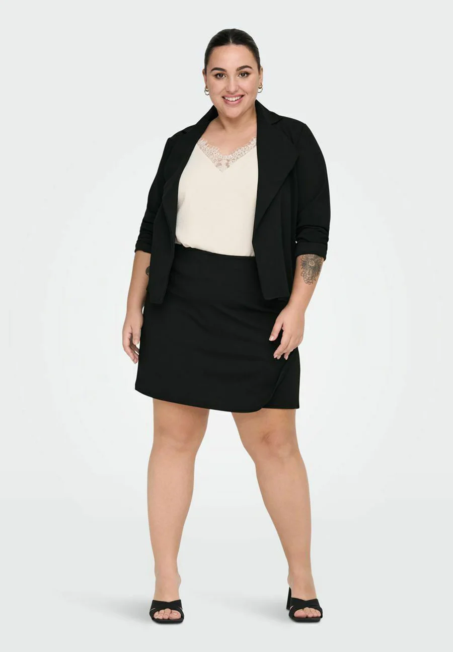 SOLO Carmakoma CURVY - Pantalones cortos
