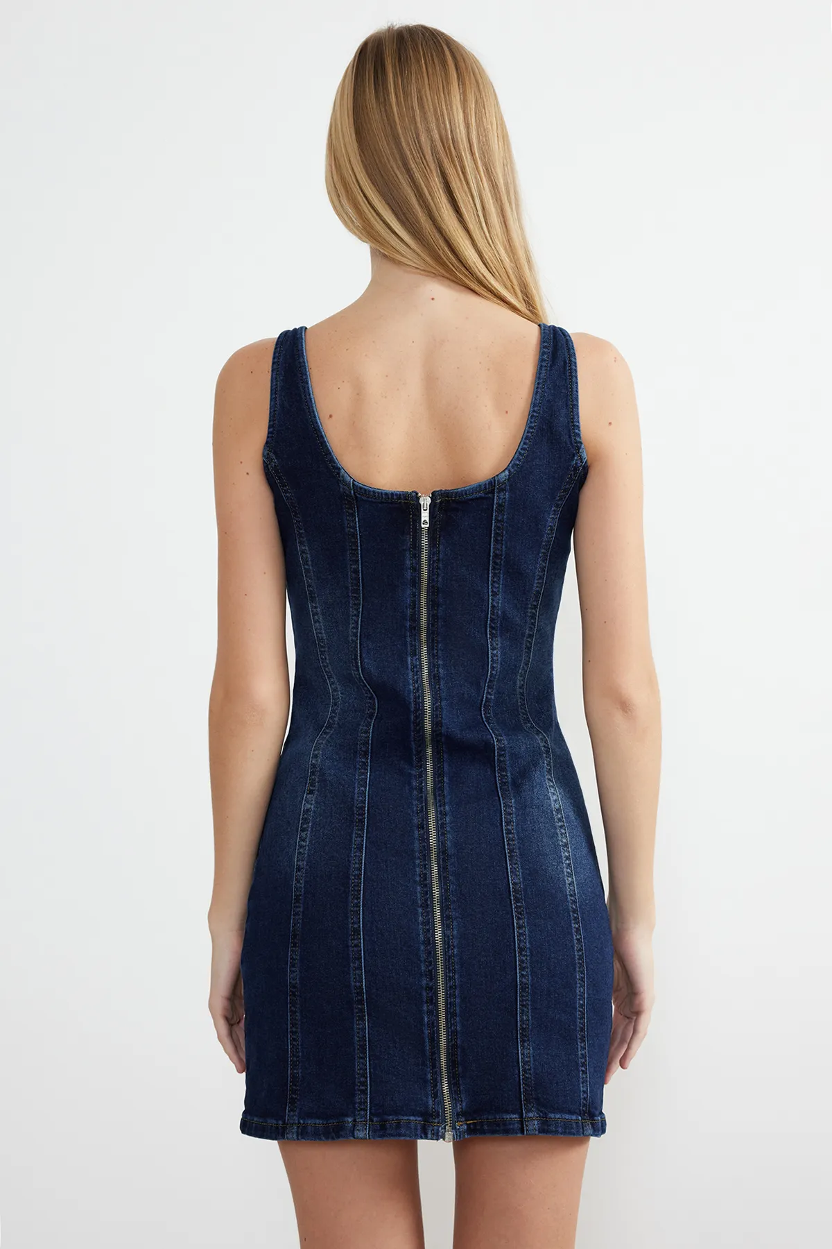 Trendyol Collection  Blaues, eng anliegendes Mini-Jeanskleid mit Nähten TWOSS24EL00284