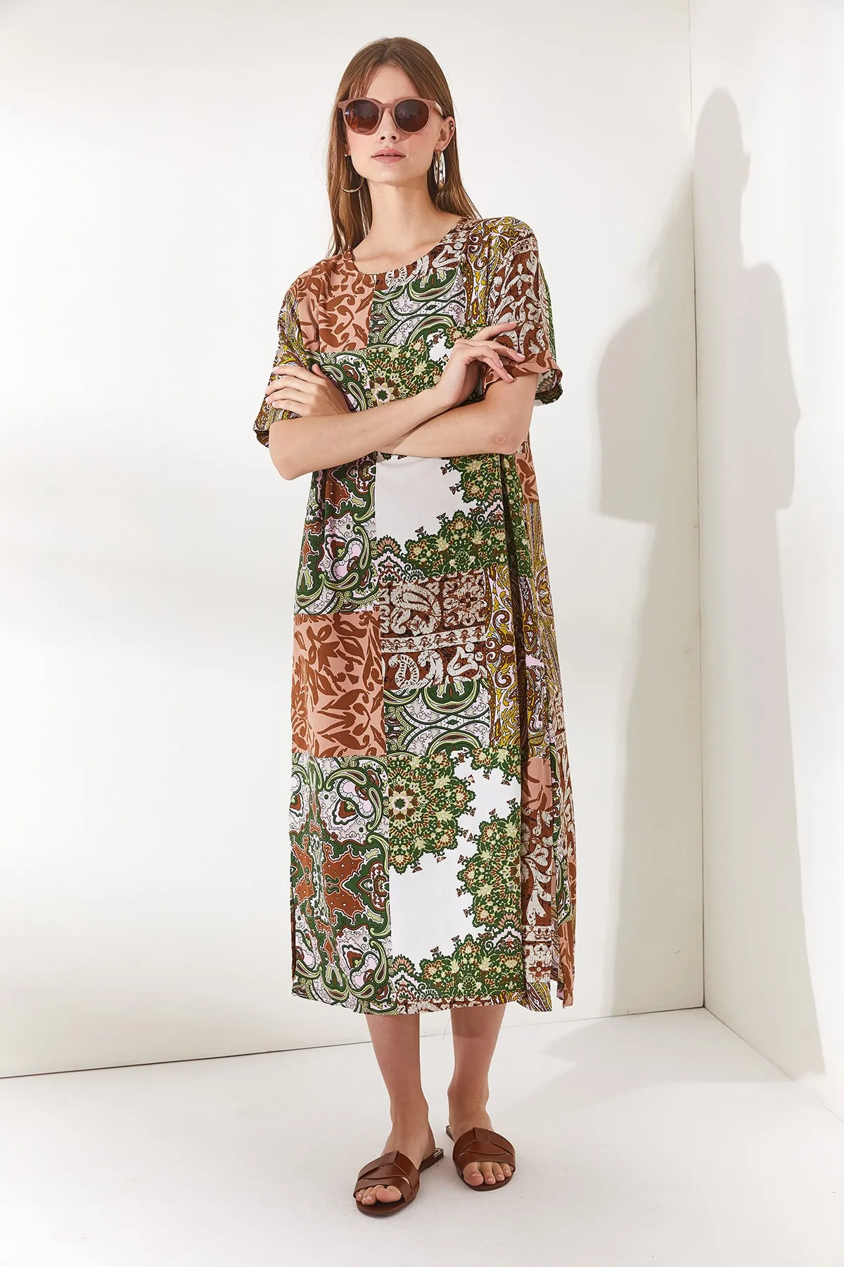 Olalook  Damen-Patch-Mehrfarbiges, seitlich geschlitztes Oversize-Baumwollkleid ELB-19001880