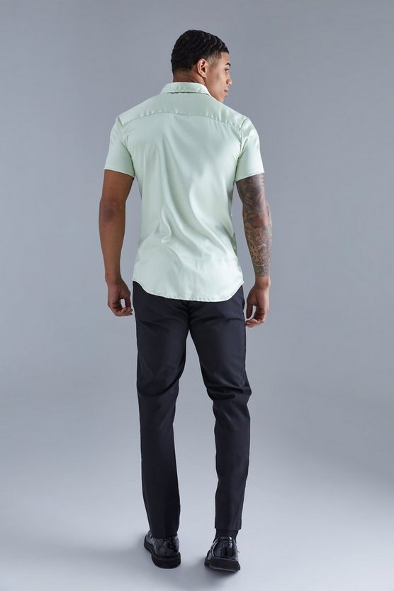 Kurzärmliges Muscle-Fit Hemd aus Satin
