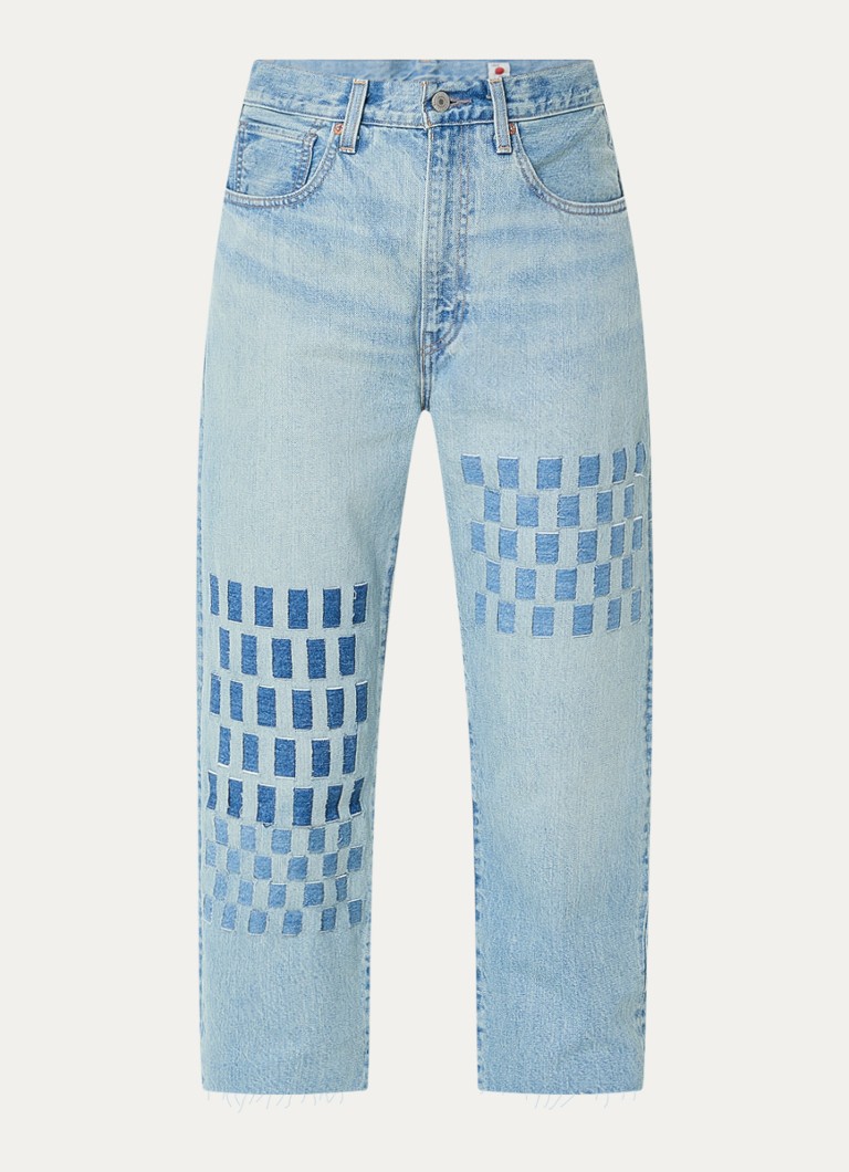 Blugi Levi's Barrel, croială lejeră, croiți, cu talie înaltă, într-o culoare deschisă.
