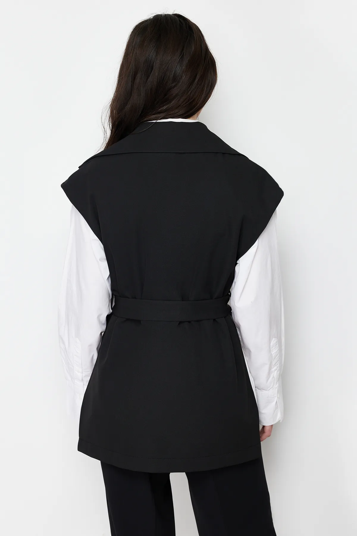 Trendyol Modest  Schwarze, detaillierte Webweste mit Gürtel TCTSS24YL00004