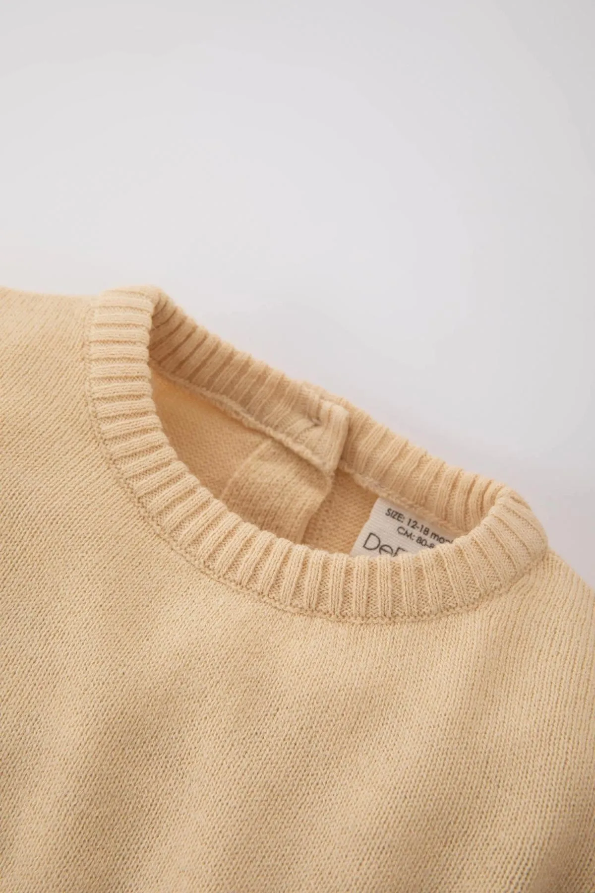 DeFacto  Baby-Mädchen-Pullover mit normaler Passform und Rundhalsausschnitt