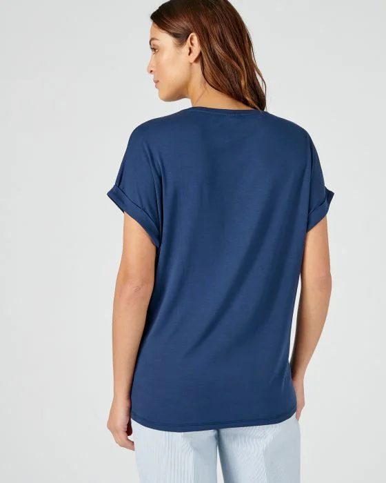 Tee-shirt à motifs brillants.