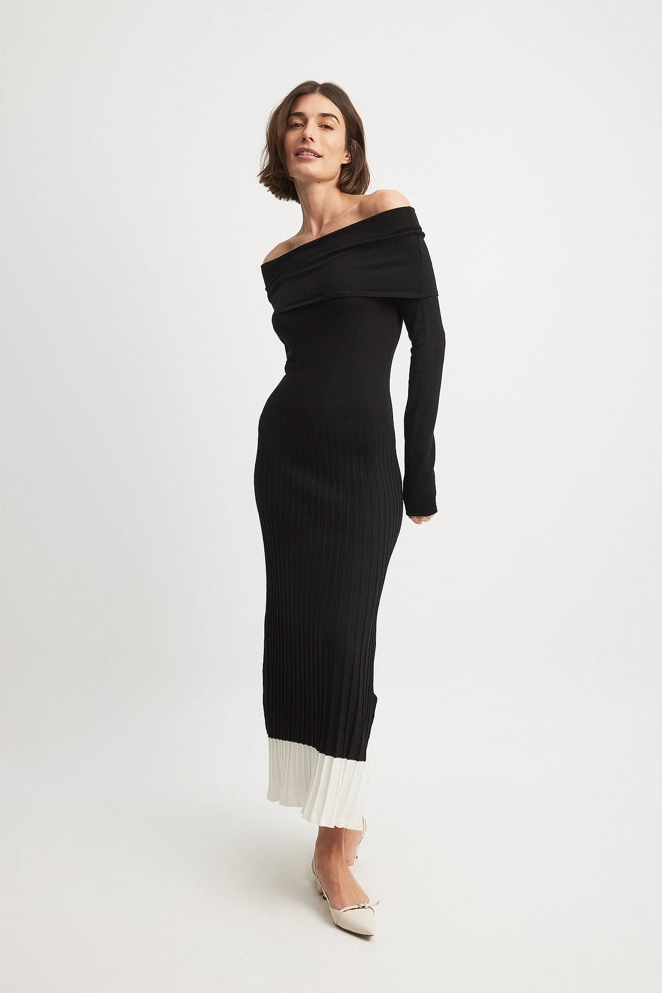 Schulterfreies Maxi-Strickkleid