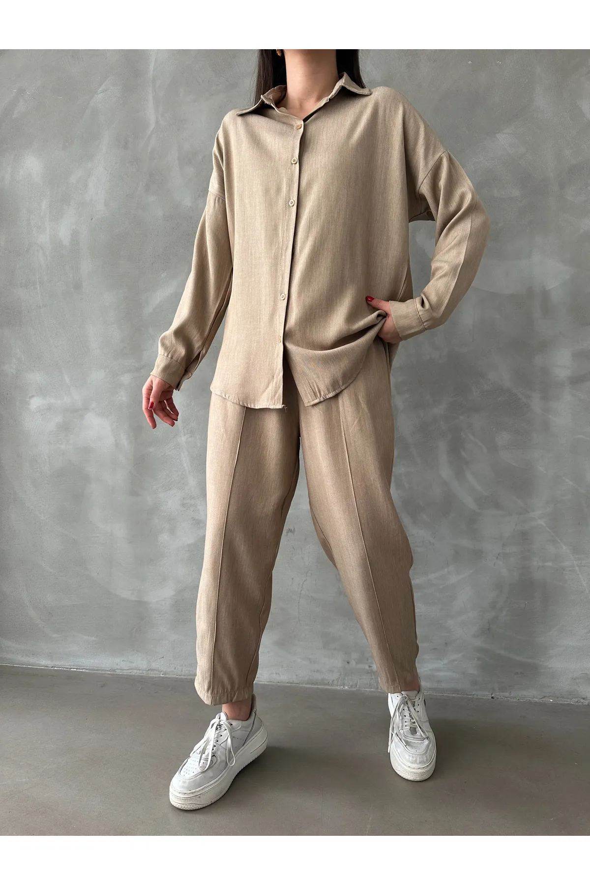 BEJNA  Set aus Oberteil und Unterteil aus Lyocell-Stoff für Damen in Kamel
