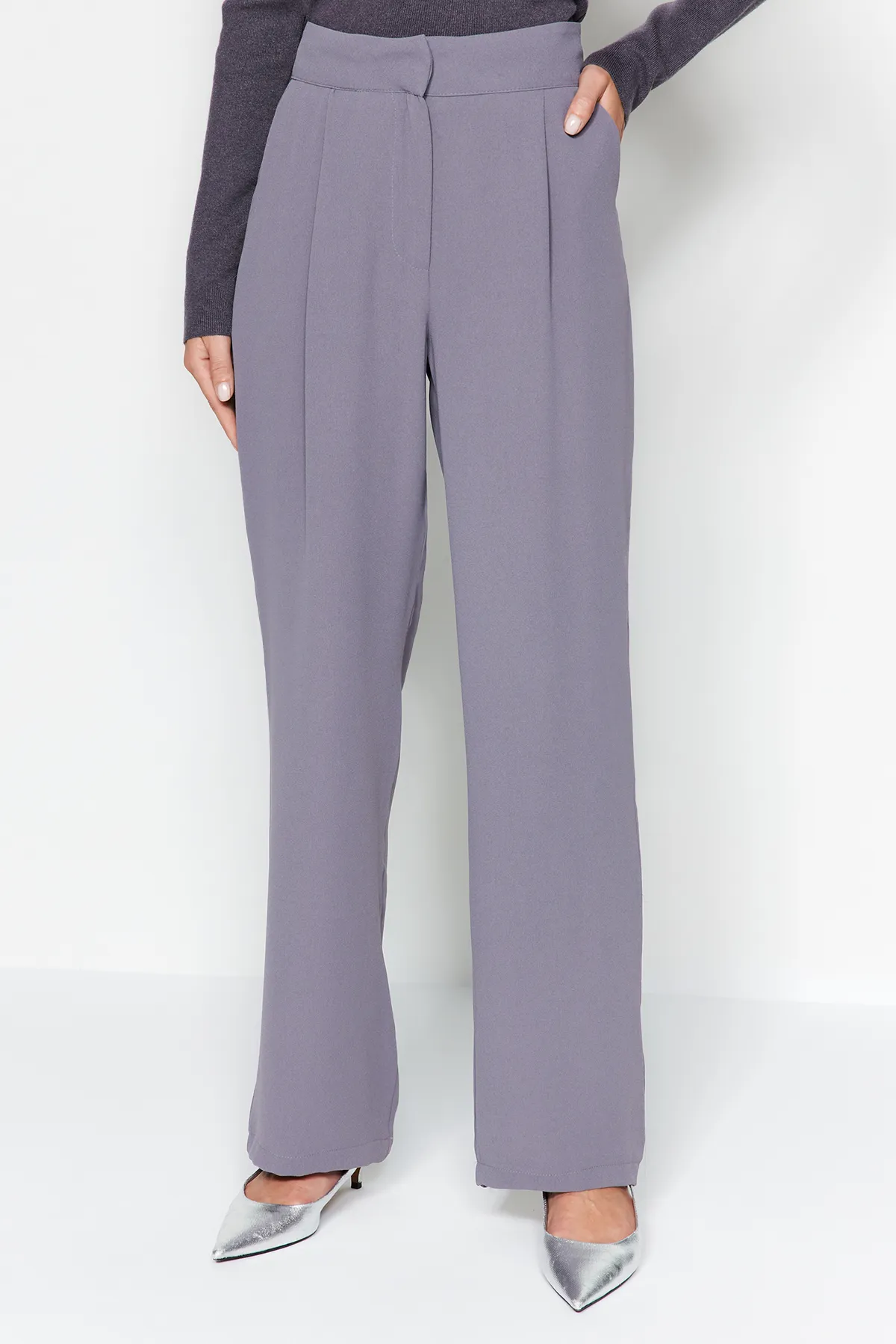 Trendyol Collection  Graue, plissierte Webhose mit weitem Bein TWOSS19WX0017