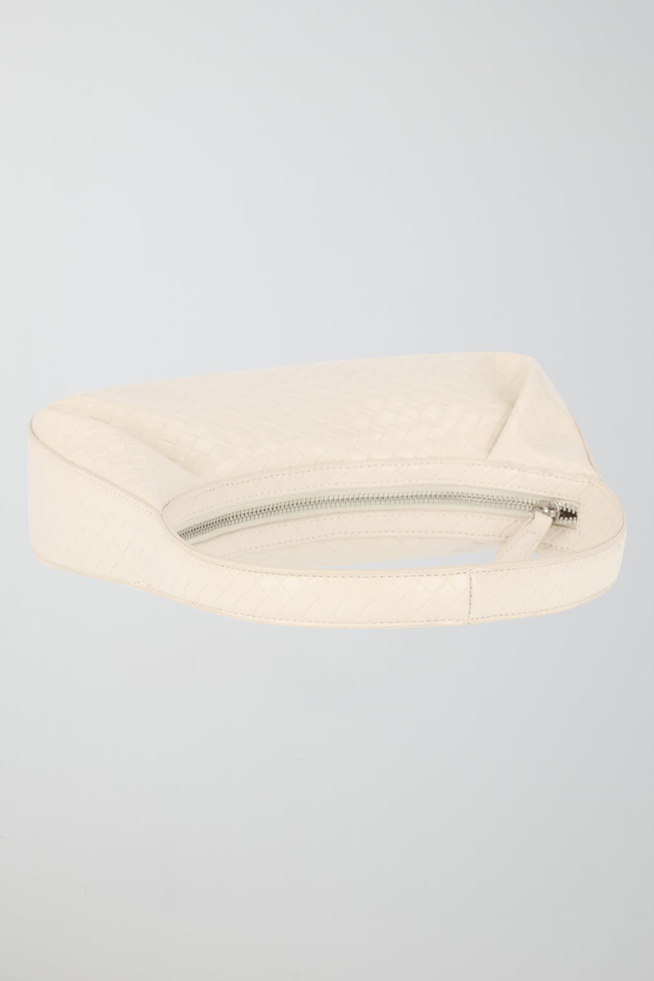 Structured soft bag