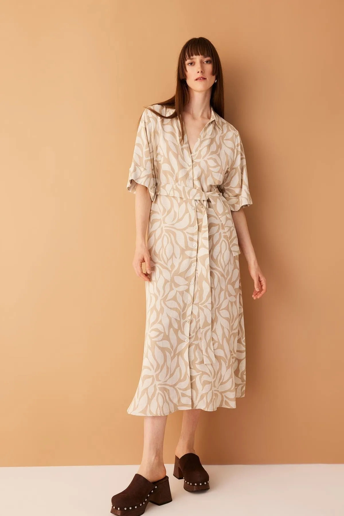 DeFacto  Hemd Revers Print kurzärmliges Midikleid aus Leinenmischung A3413ax23sm