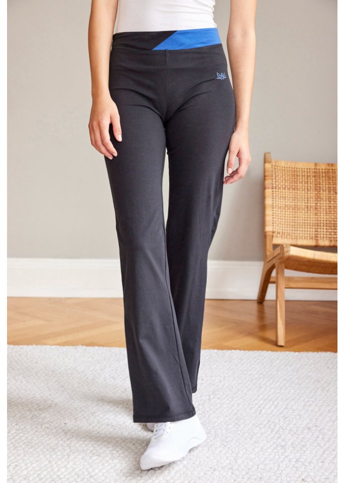Sporthose aus Baumwolle, ausgestellt