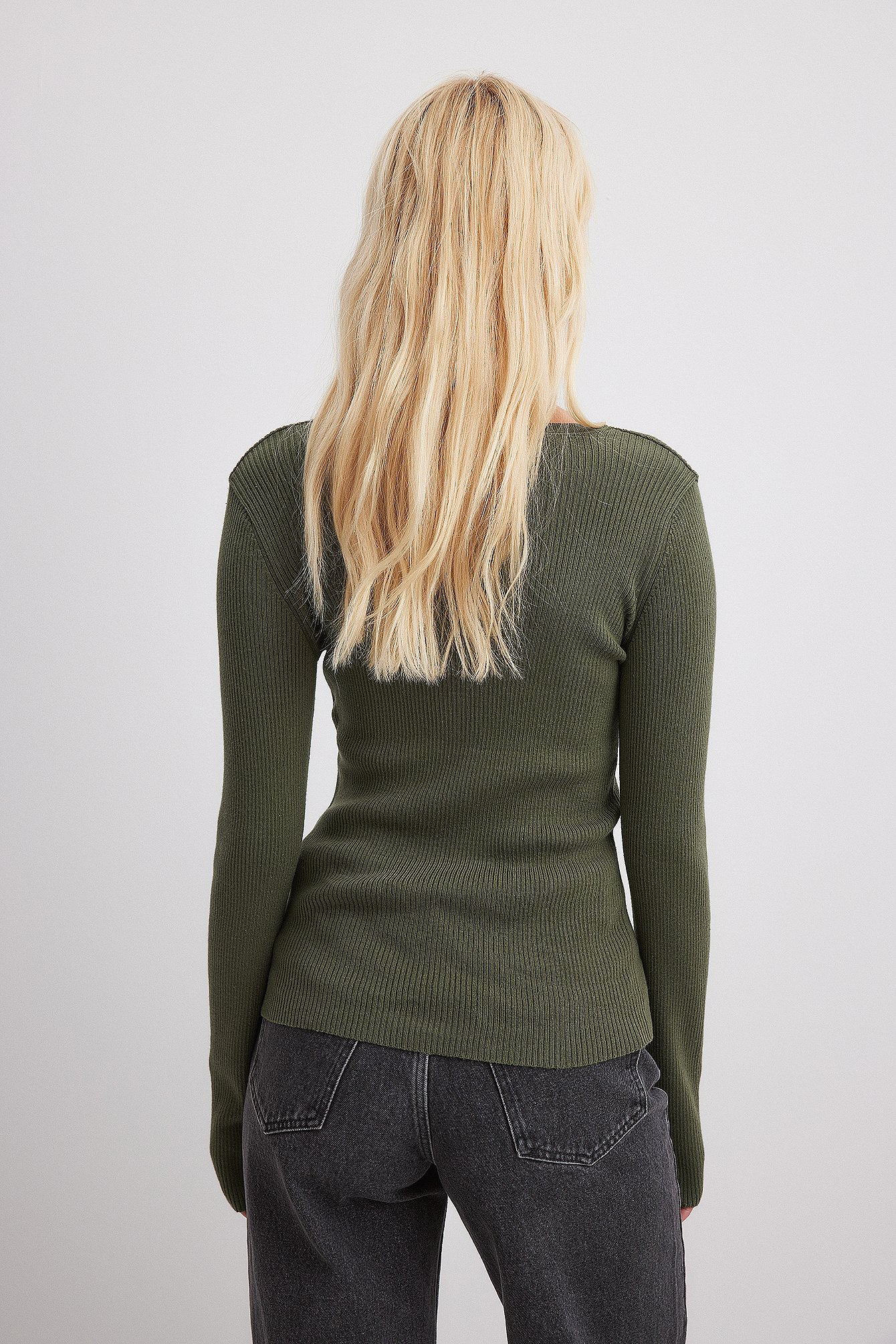 Leichter Ripp-Strickpullover mit V-Detail