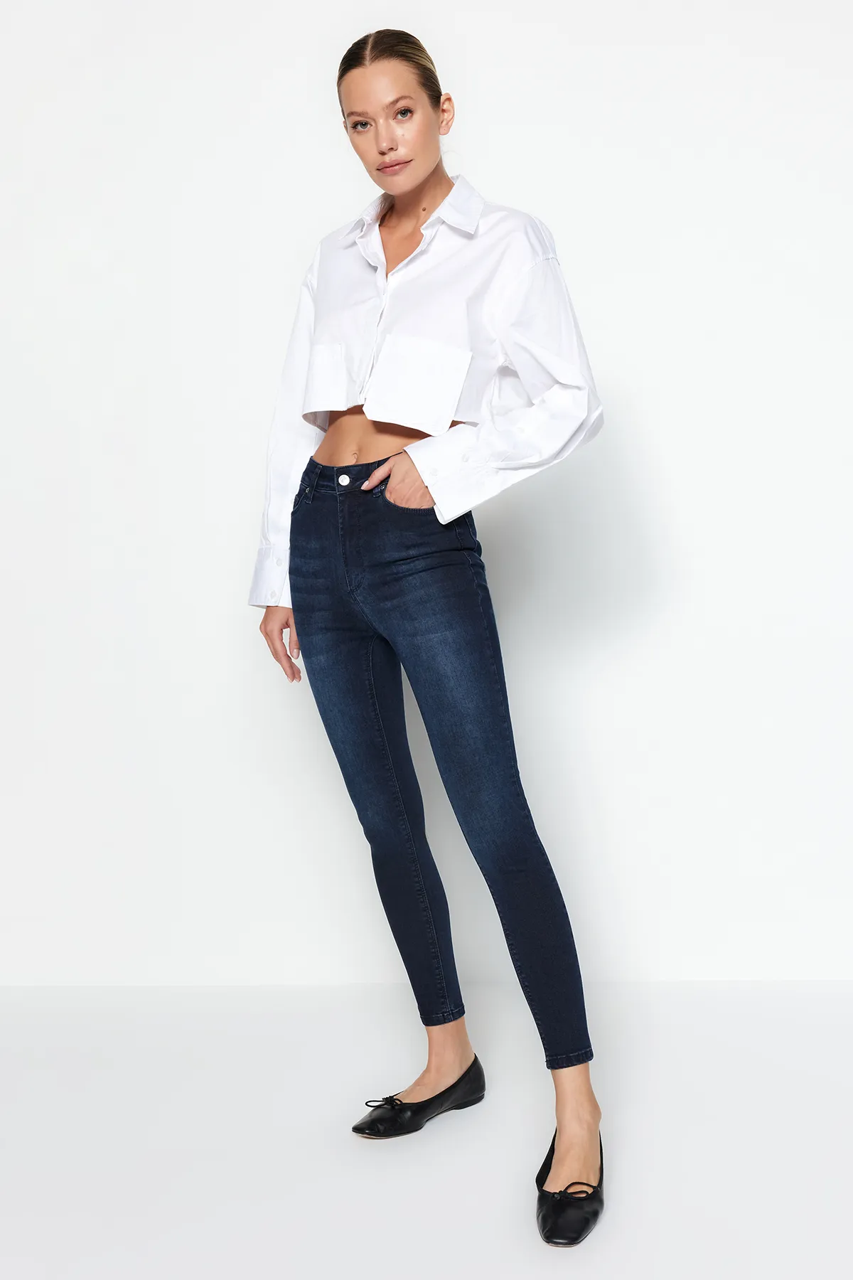 Trendyol Collection  Marineblaue Skinny Jeans mit hoher Taille TWOAW24JE00066