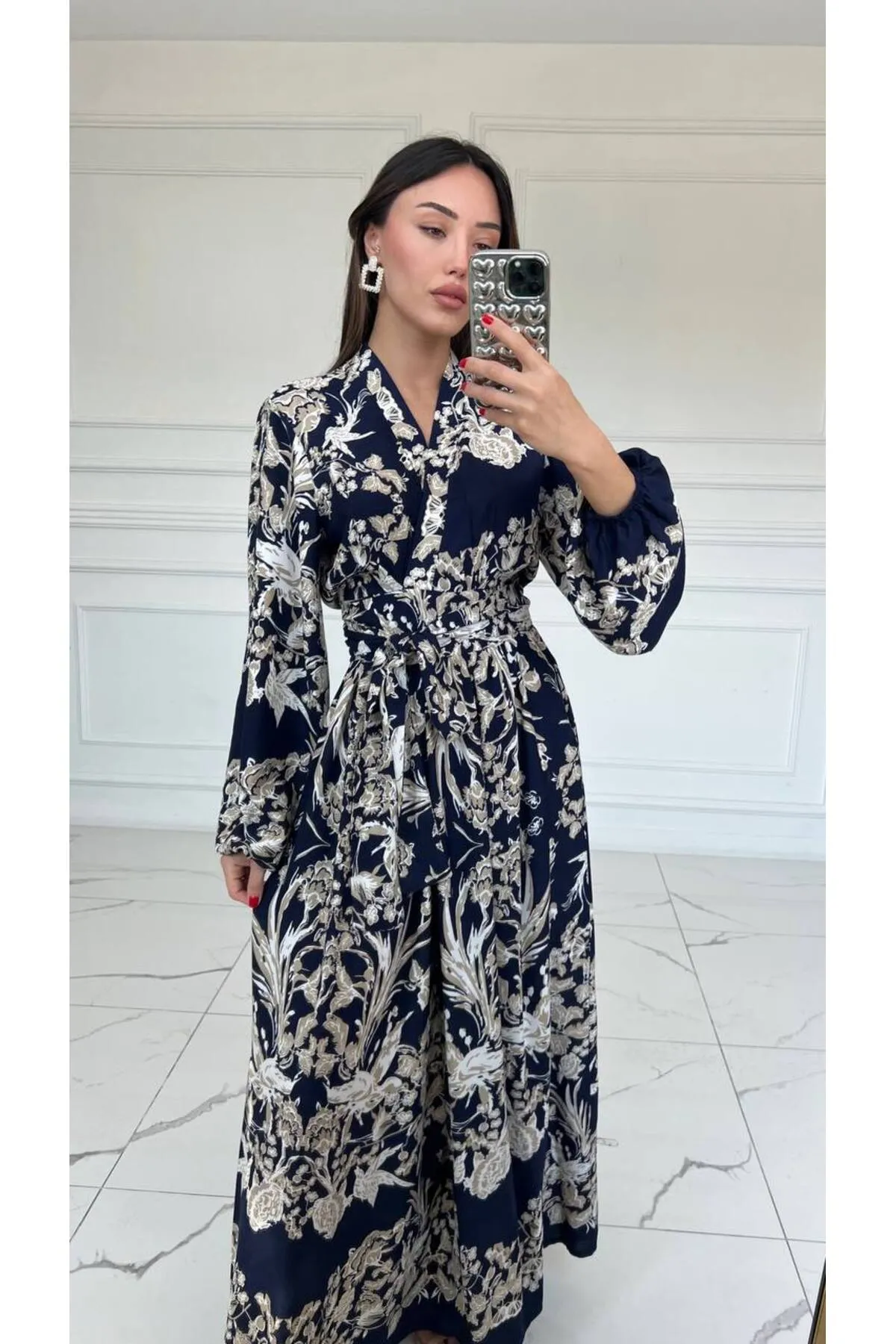 Laluvia  Marineblaues, zweireihiges, gemustertes Kleid mit Kragen