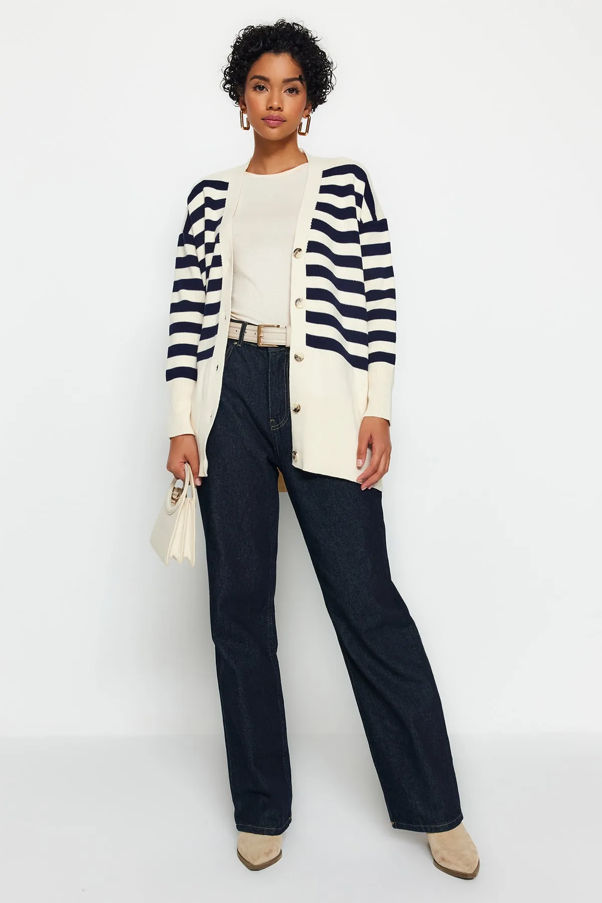 Trendyol Modest  Gestreifte Strickjacke mit V-Ausschnitt in Steinmarineblau TCTAW24TH00034