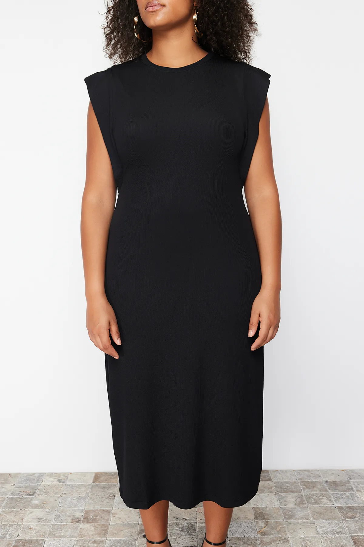 Trendyol Curve  Schwarzes Midi-Strickkleid TBSSS24AH00070