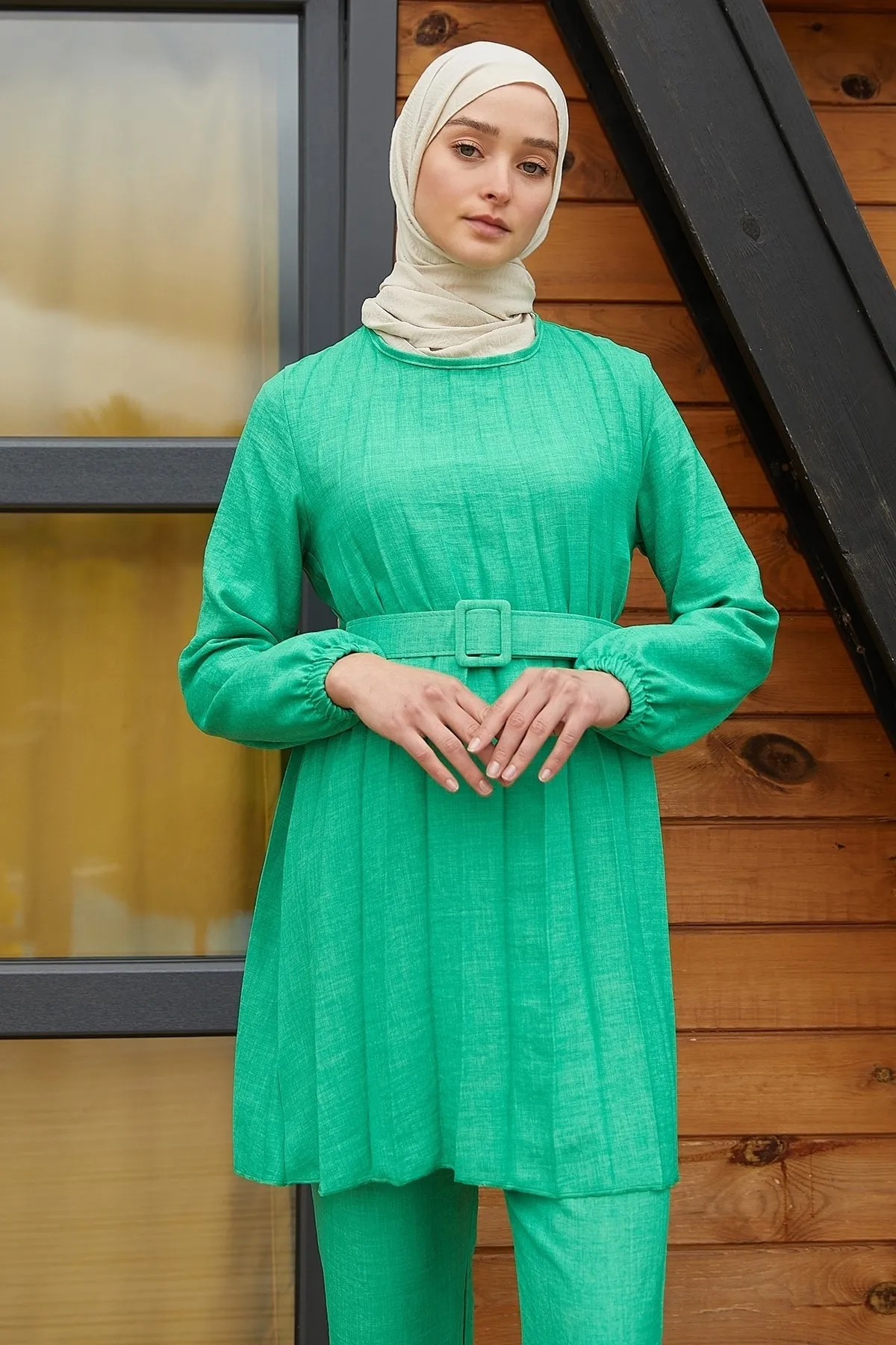 InStyle  Moria-Plisseeanzug mit Gürtel – Grün