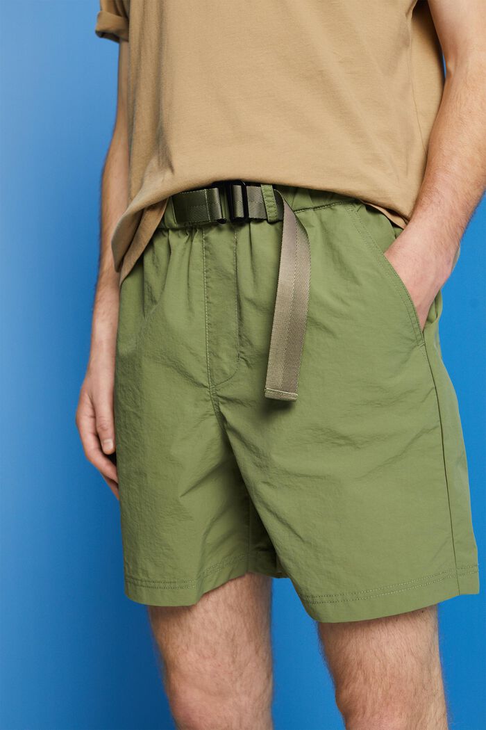 Shorts mit integriertem Gürtel