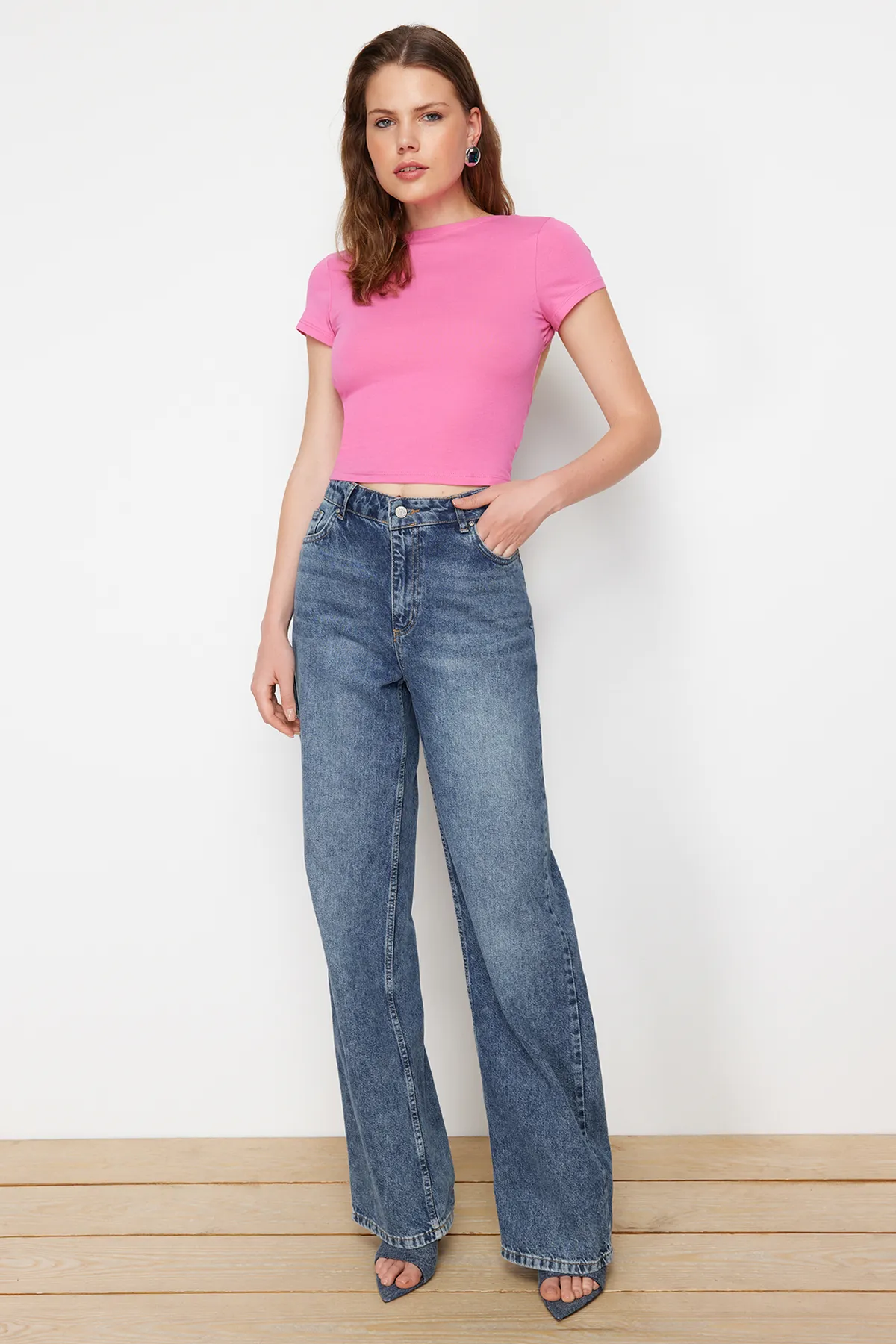 Trendyol Collection  Rosa, tief ausgeschnittene, kurze Strickbluse aus Baumwollstretch TWOSS23BZ00912
