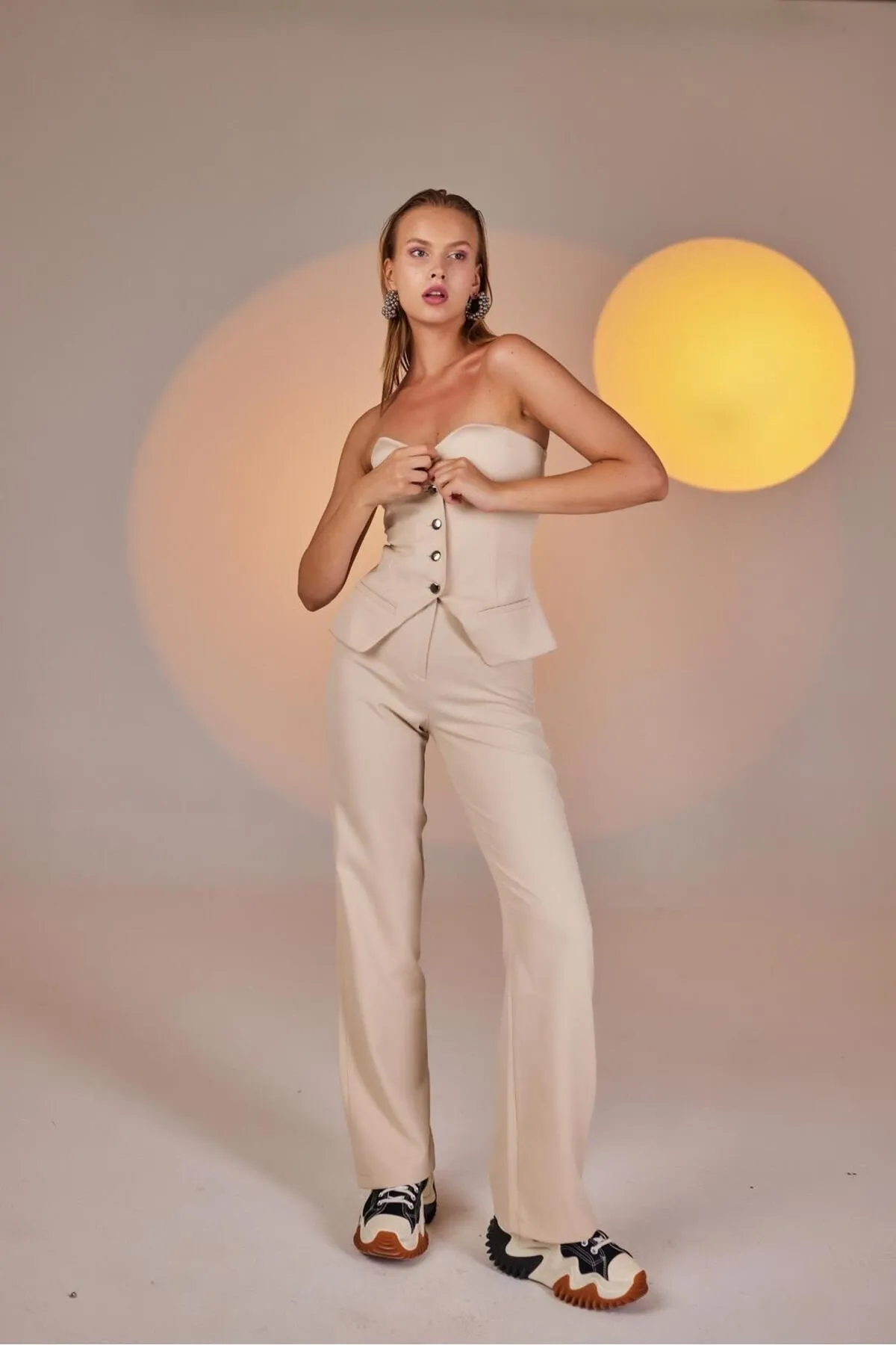 HOLLY LOLLY  Panky-Hose aus Stoff mit hoher Taille und Knopfverschluss in Beige
