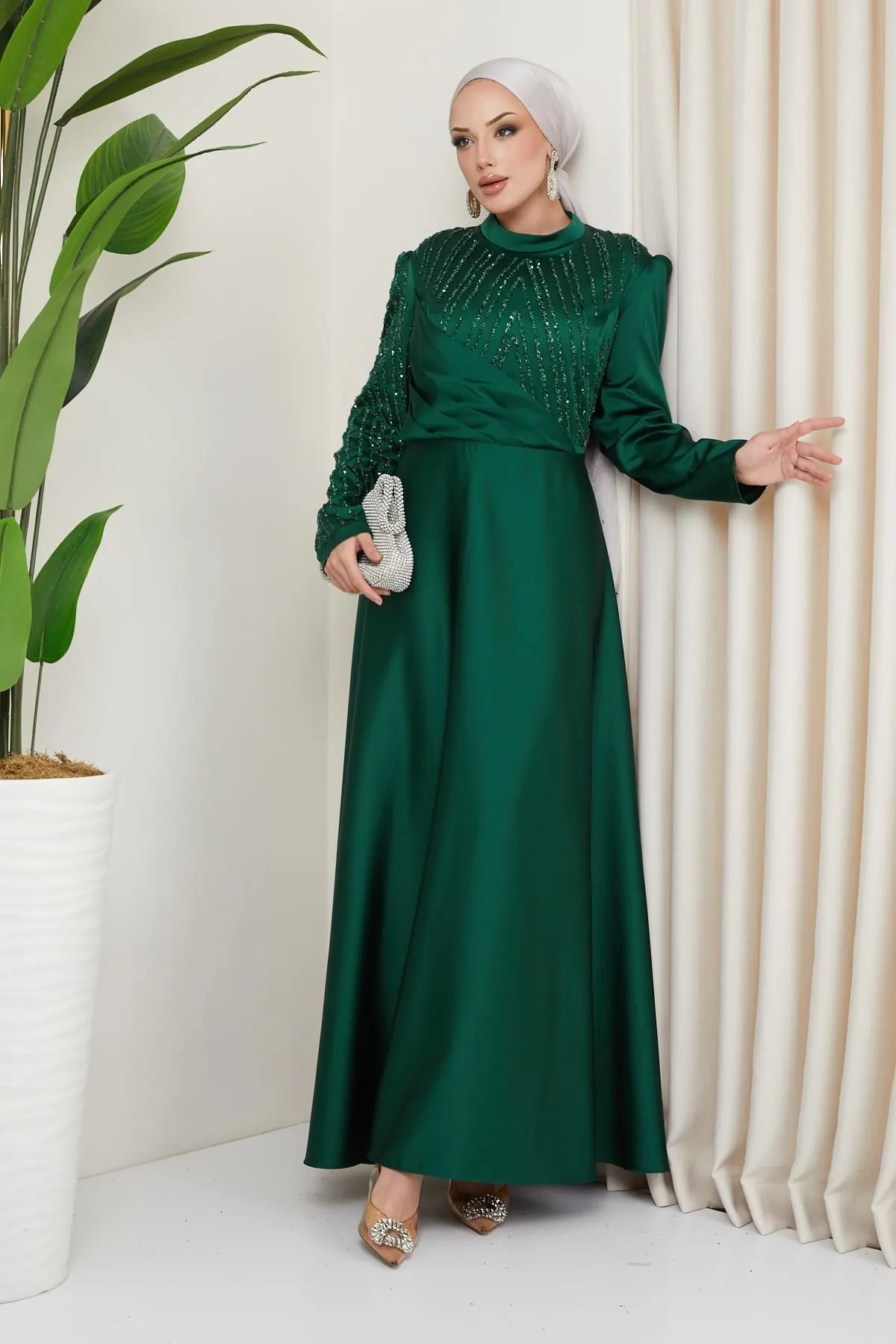 Olcay  Plus Size Hijab-Abendkleid aus Satin mit Falten und Steindetail GRÜN 1659