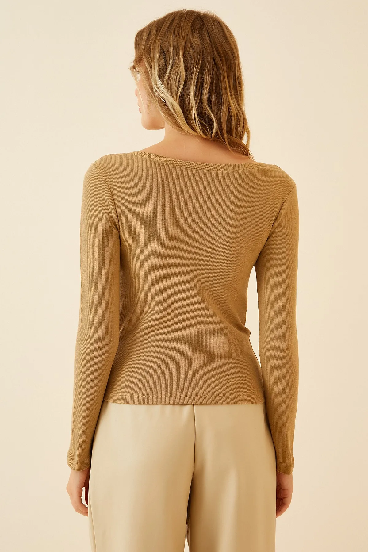 Happiness İstanbul  Braune Biscuit-Strickbluse mit V-Ausschnitt für Damen im 2er-Pack GT00058