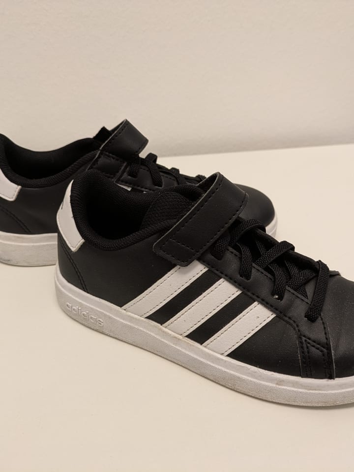adidas Sneakers 