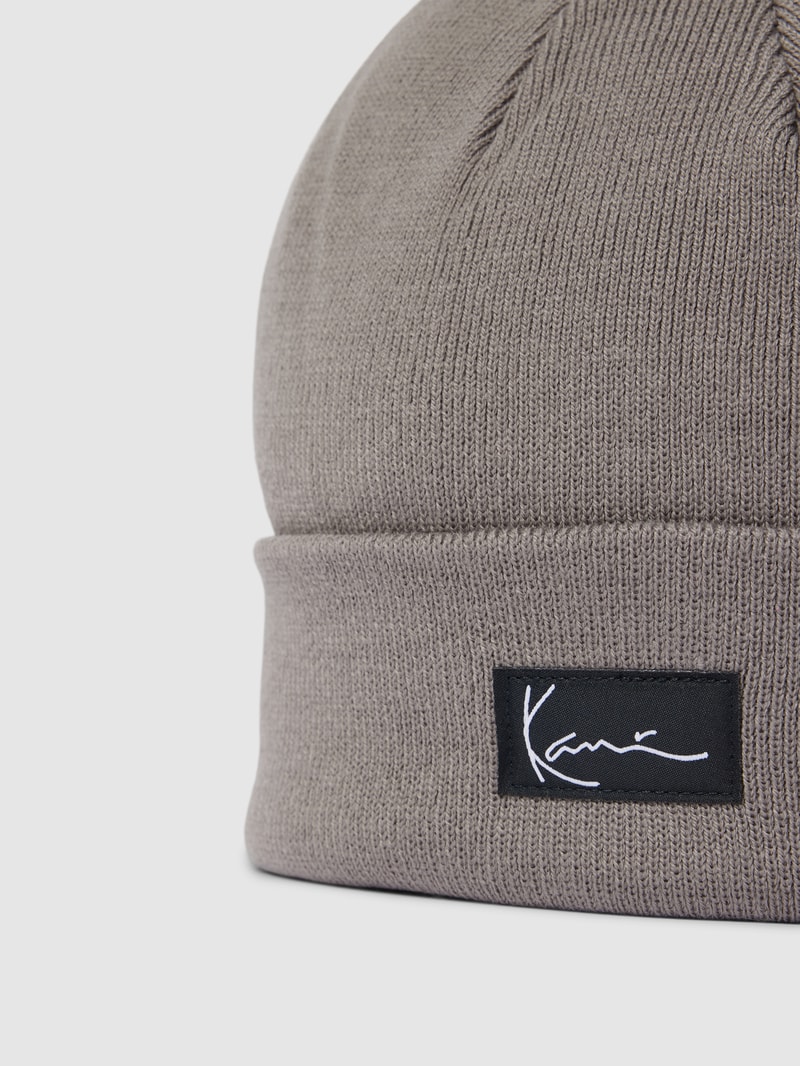 Beanie mit Label-Patch Modell 'Signature' in anthrazit