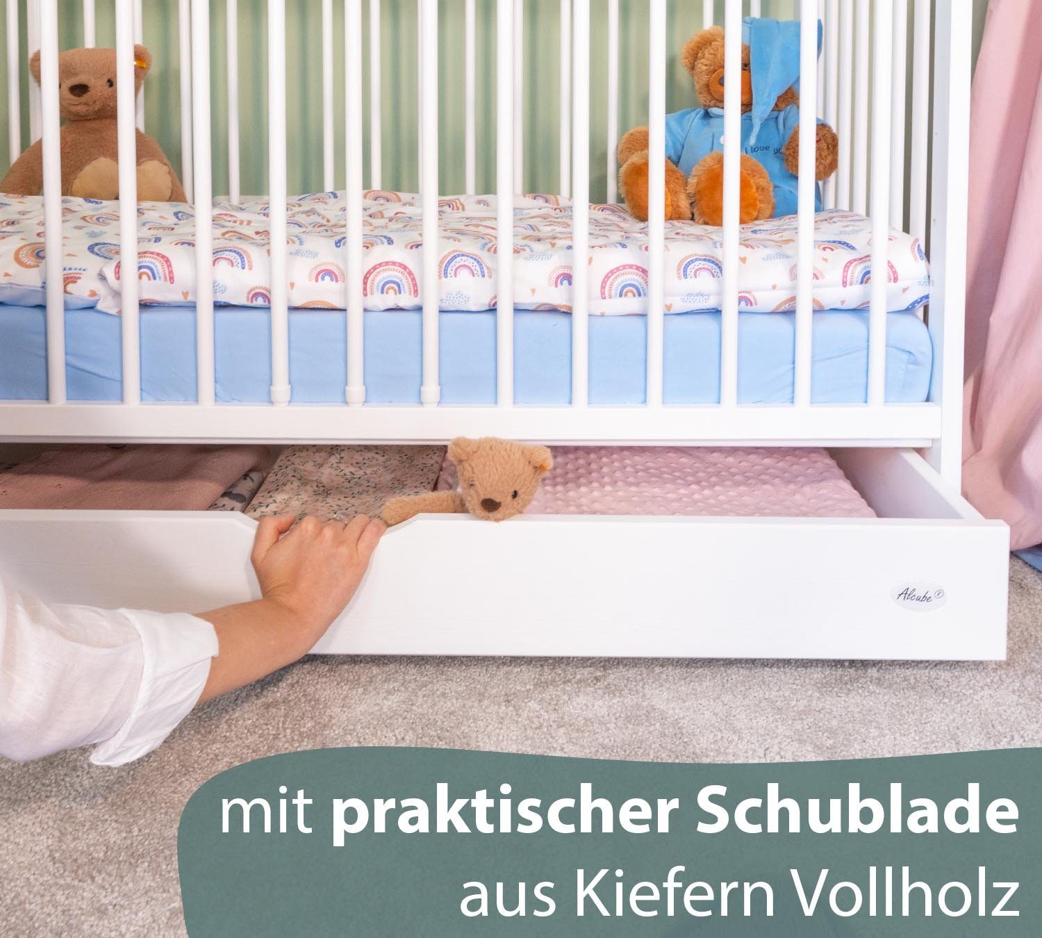 Alcube Babybett Emmi I Entdecken Sie unser Babybett - perfekt für Ihr Baby! BESTSELLER, 60x120 cm aus Kiefernholz inkl. Lattenrost und Rausfallschutz