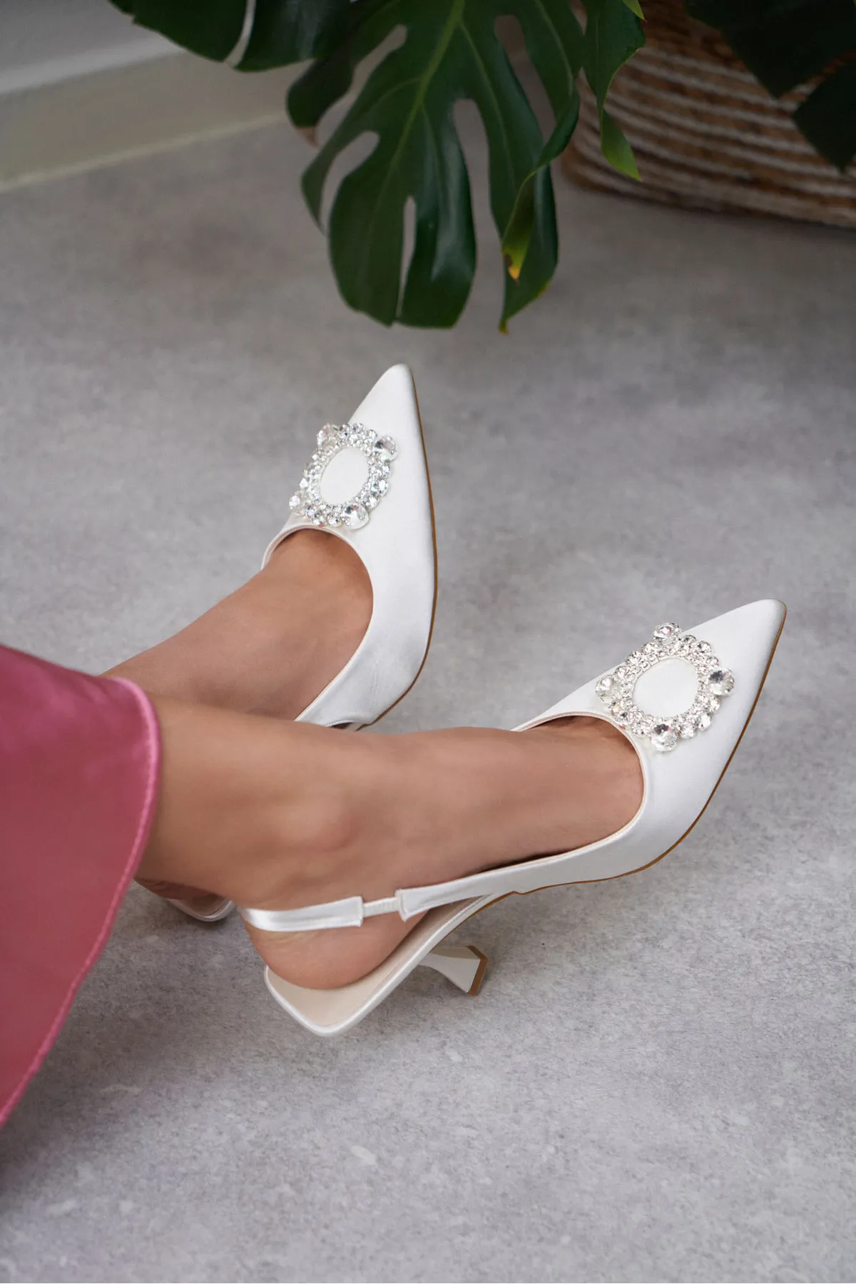 NİŞANTAŞI SHOES  Amara Sedef Satin Stone Detaillierte Damenschuhe mit Absatz