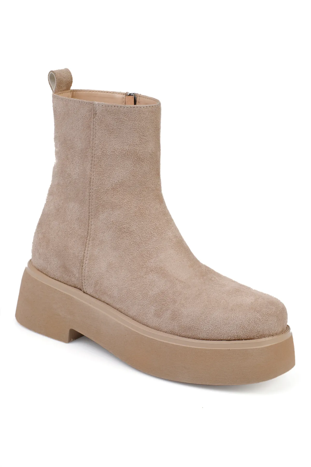 Capone Outfitters  Damenstiefel mit runder Spitze, seitlichem Reißverschluss und Trak-Sohle