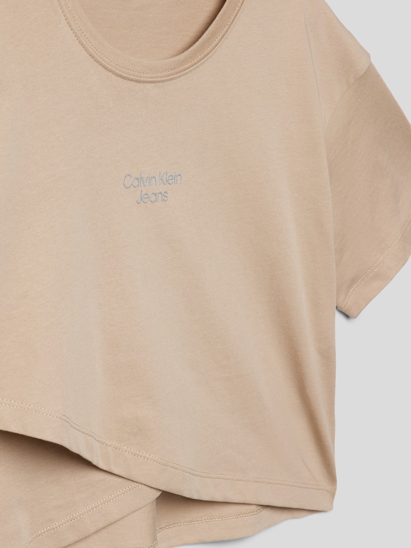 T-Shirt mit Label-Detail Modell 'STACK' in sand