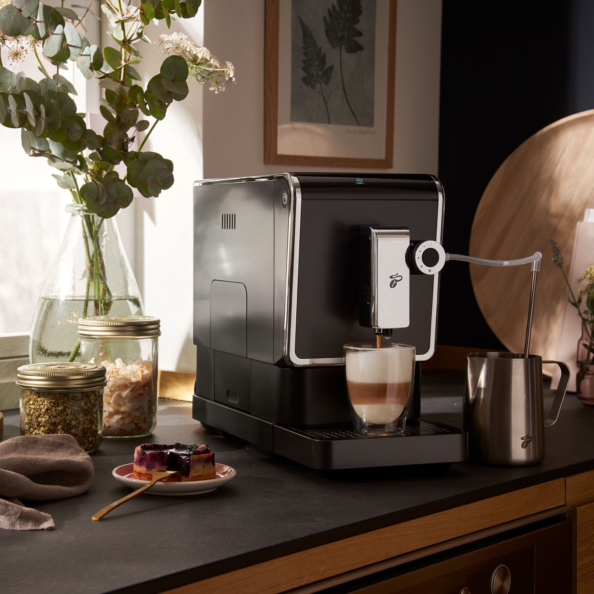 Tchibo Kaffeevollautomat Esperto PRO mit One Touch Funktion für Caffè Crema, Espresso und Milch, One Touch Milk System