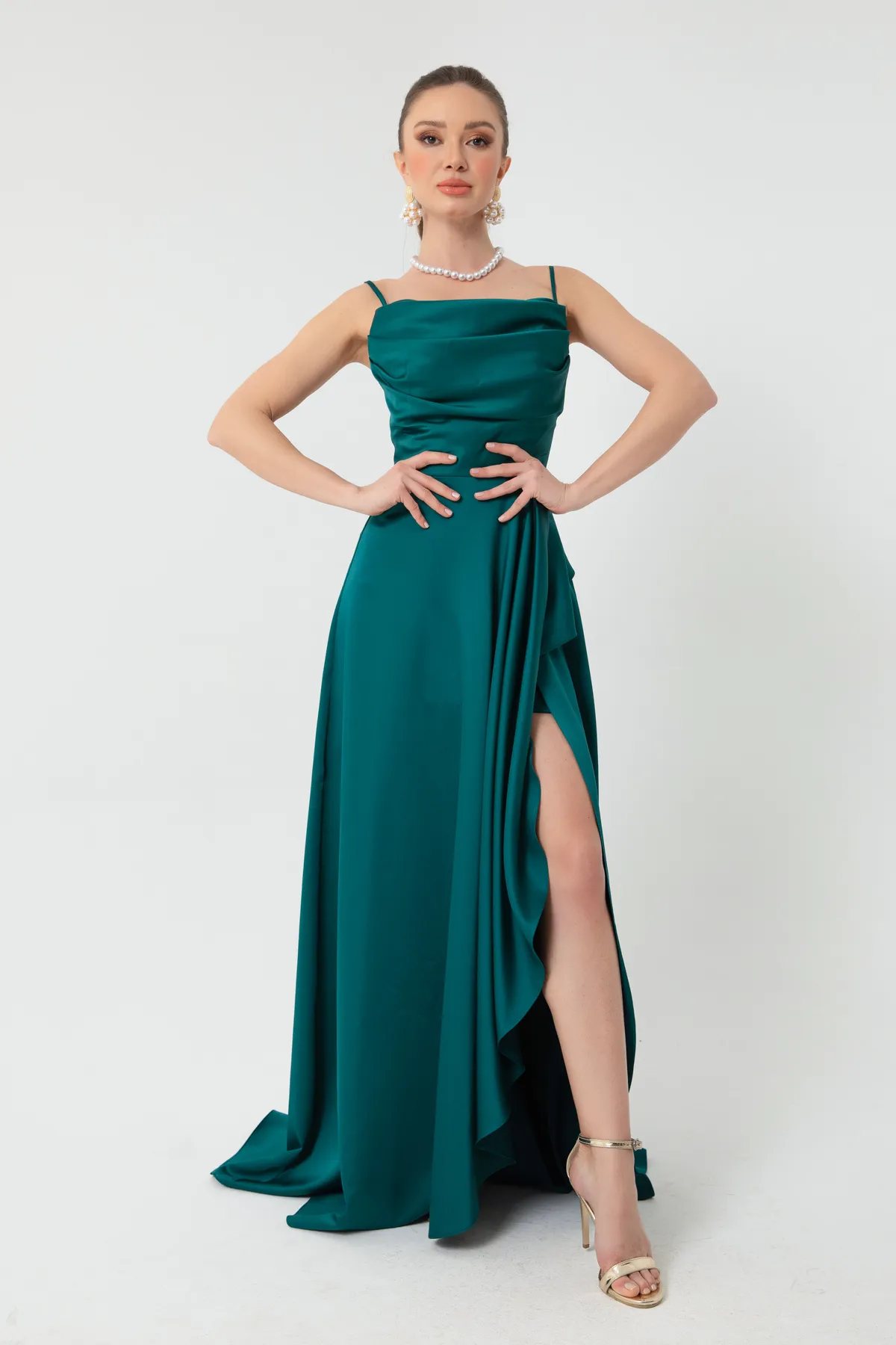 Lafaba  Grünes Abendkleid und Abschlusskleid aus Satin mit Rüschen und Schlitz für Damen